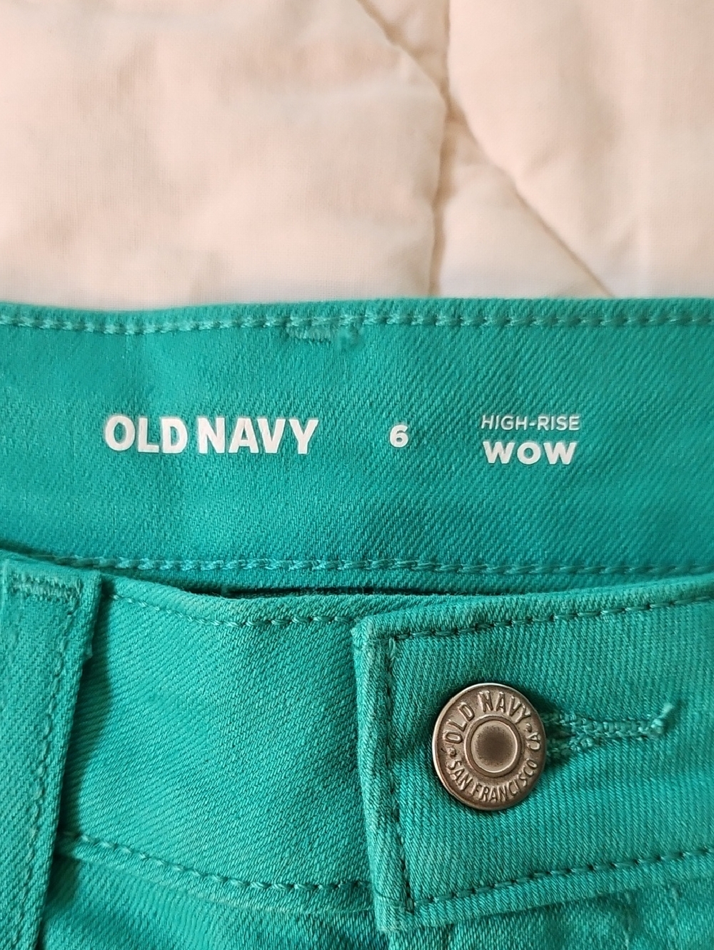 Old Navy 'The Teal World" WOW Shorts - Size 6 - Picture 6 of 8